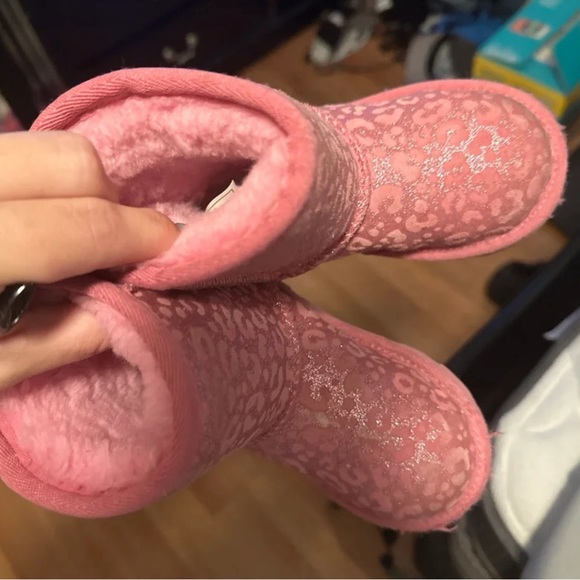 Pink cheetah Uggs toddler girl - Picture 3 of 3